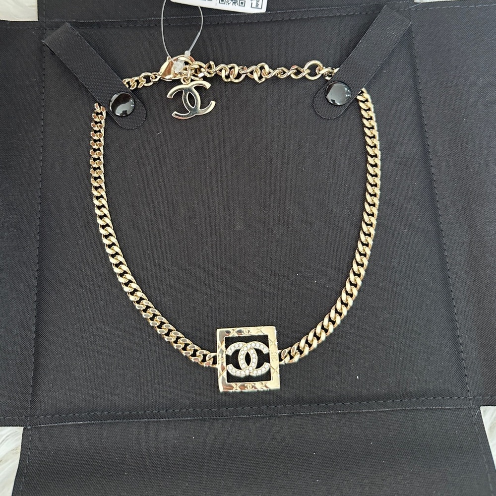 CHANEL Square Crystal CC Choker - Picture 2 of 7